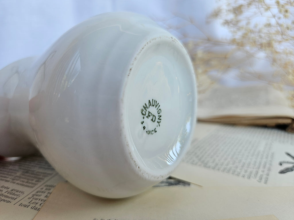 Pot à lait Chauvigny FD France en porcelaine blanche