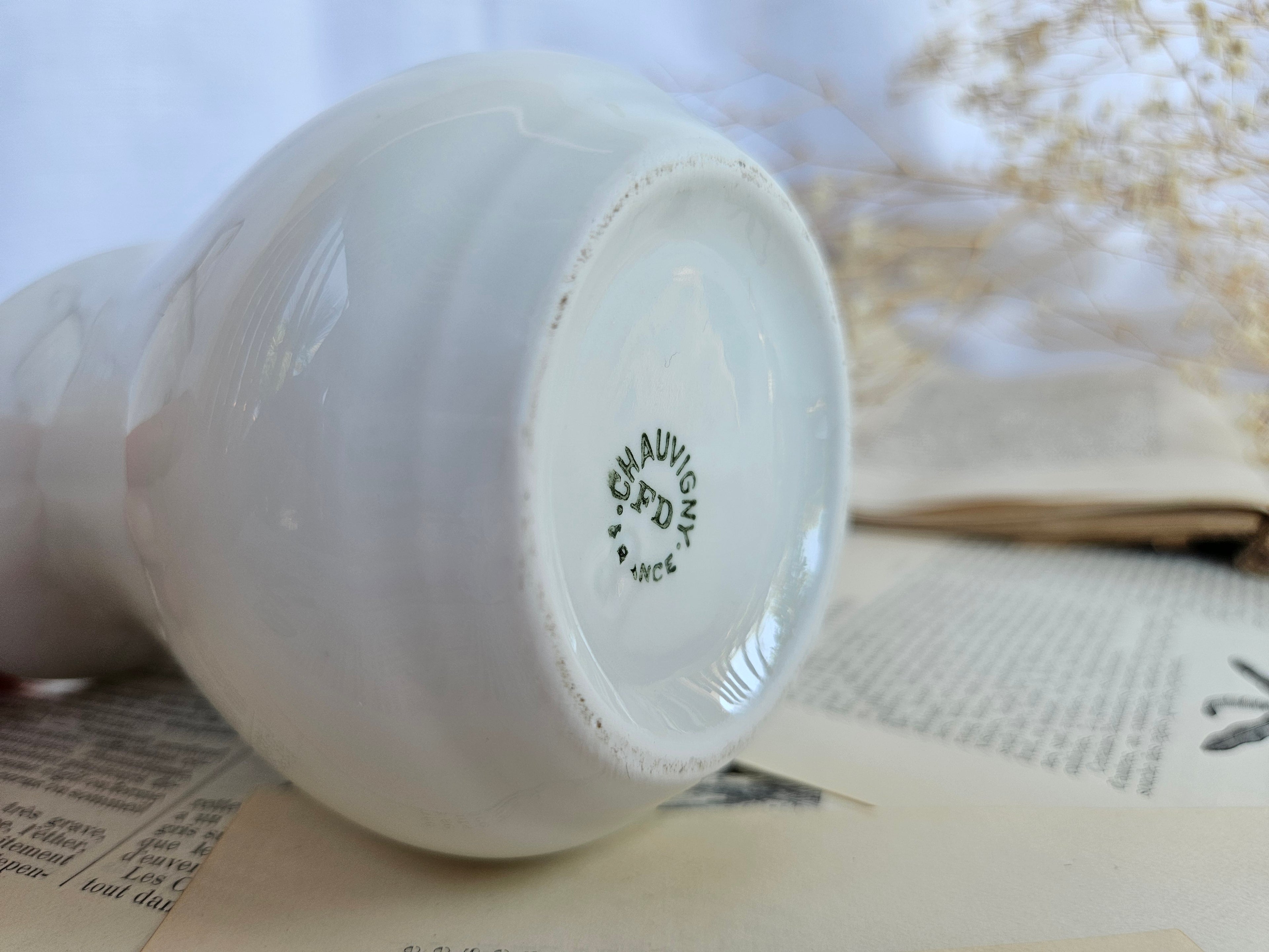 Pot à lait Chauvigny FD France en porcelaine blanche