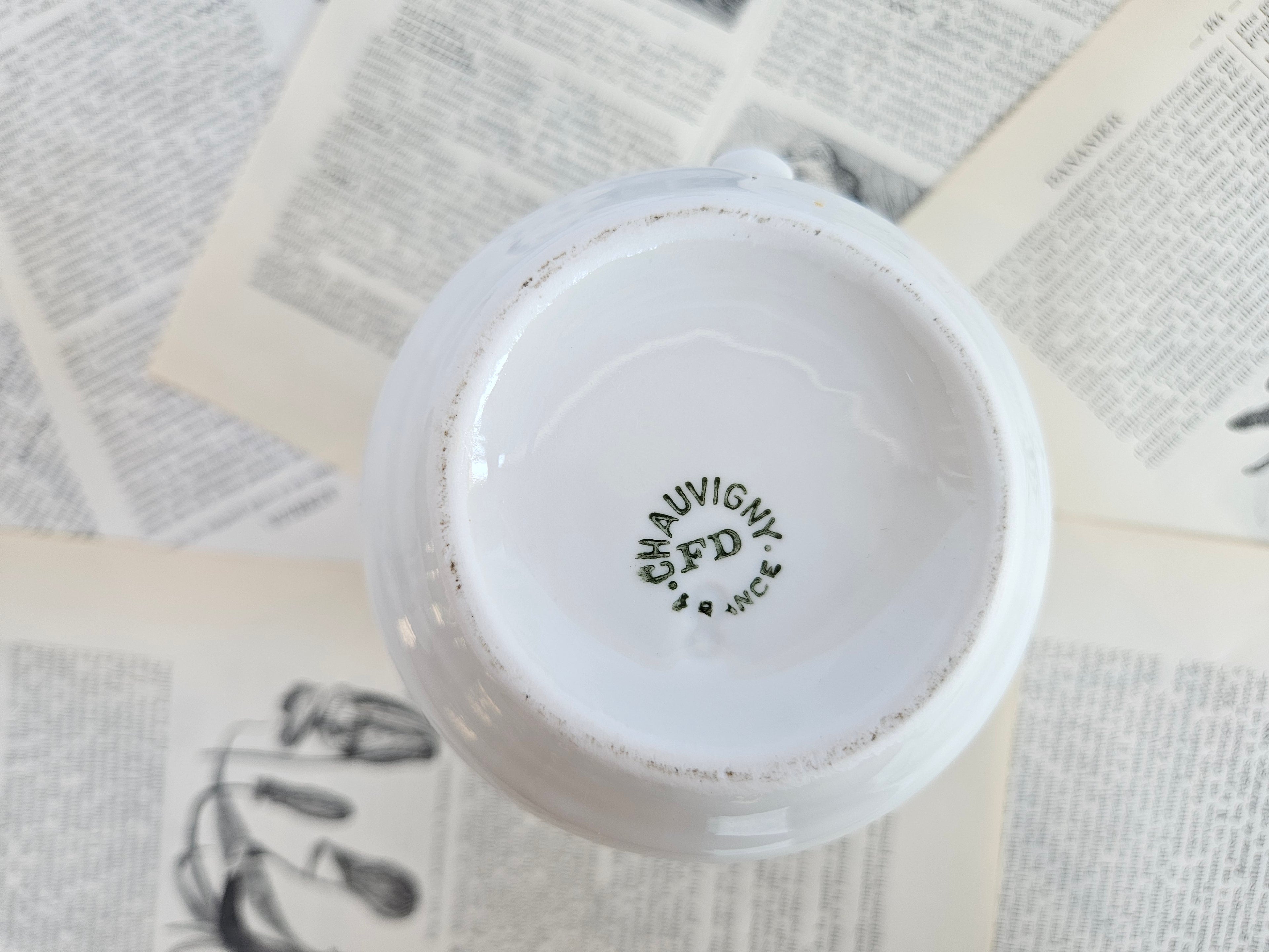 Pot à lait Chauvigny FD France en porcelaine blanche