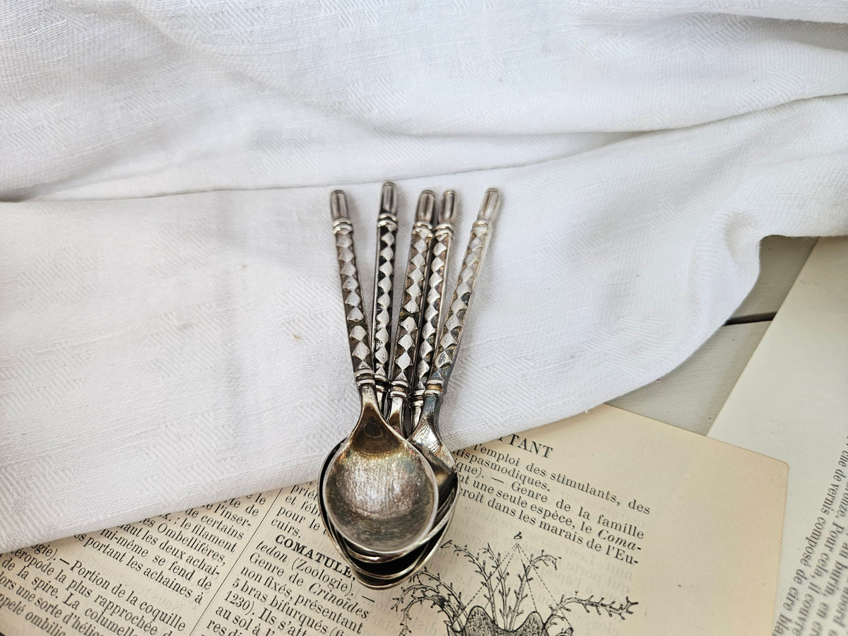 Lot de 5 petites cuillères anciennes en métal argenté
