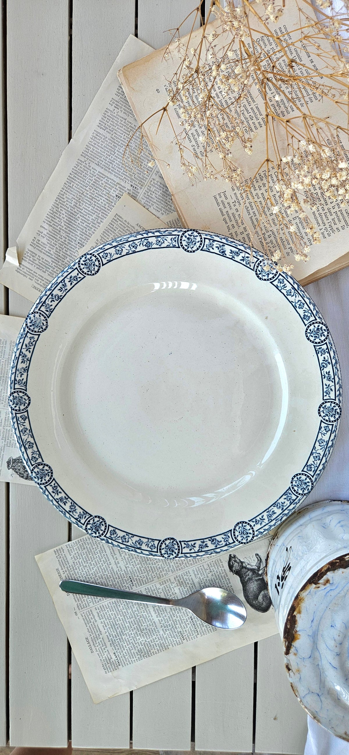 Grand plat rond ancien E.C. Salins Bristol | Terre de fer française