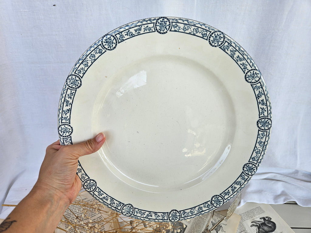 Grand plat rond ancien E.C. Salins Bristol | Terre de fer française