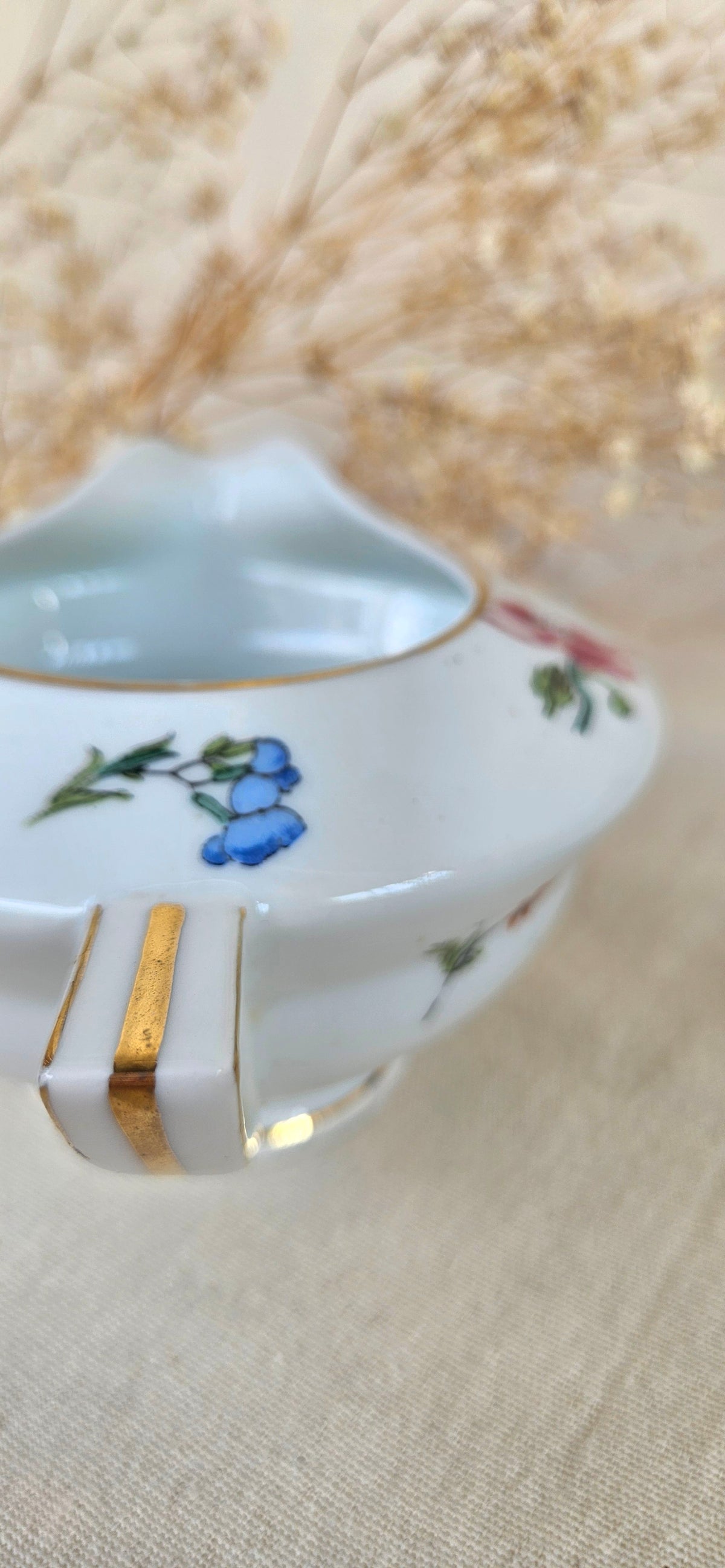 Saucière ancienne en porcelaine de Limoges A. Lanternier & Cie