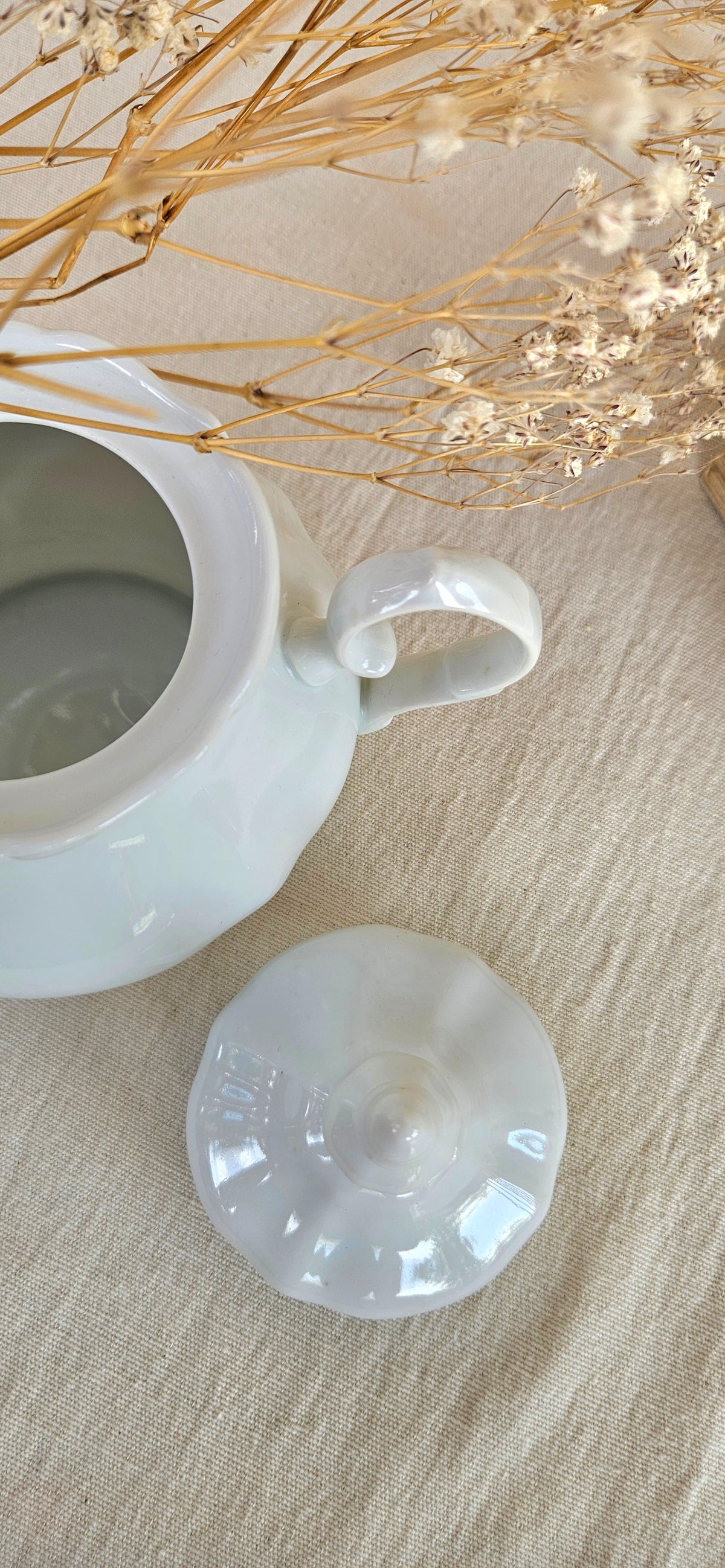 Ancien sucrier en porcelaine blanche