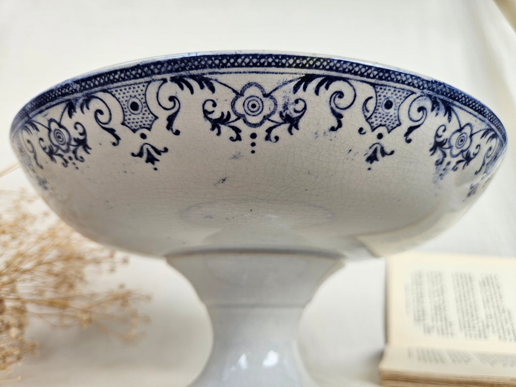 Coupe sur piédouche Creil et Montereau Labrador