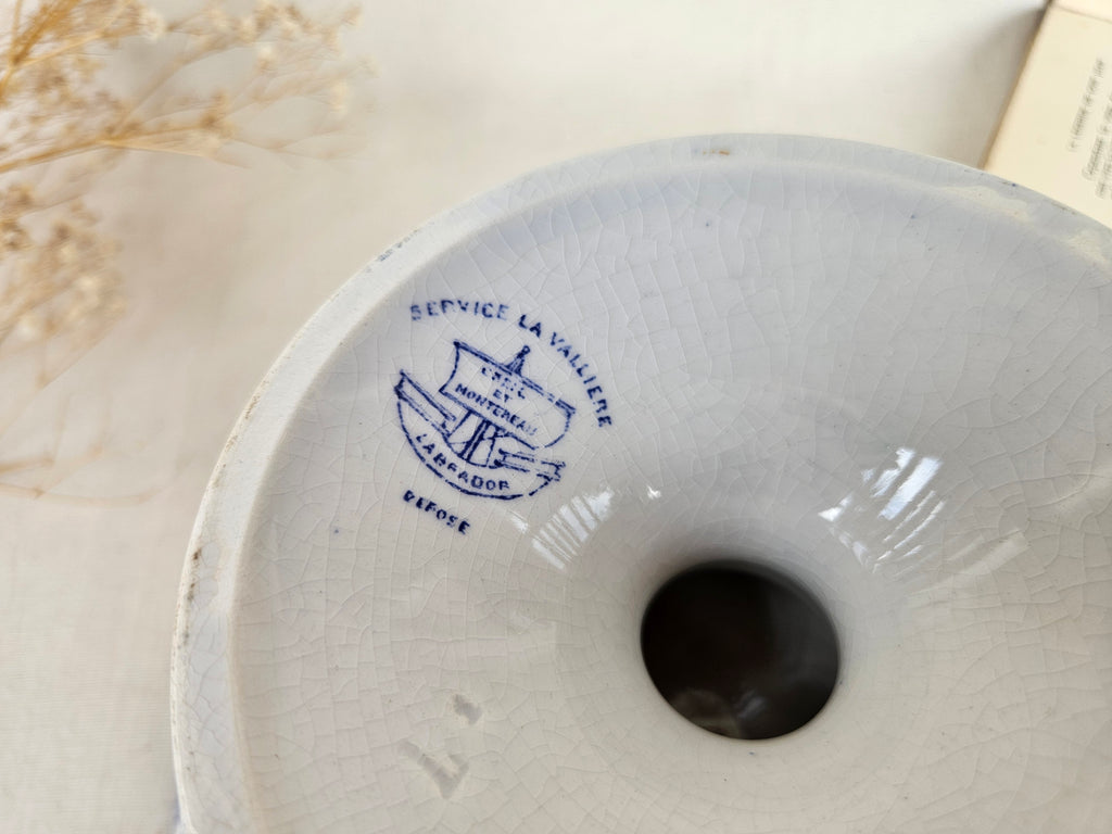 Coupe sur piédouche Creil et Montereau Labrador
