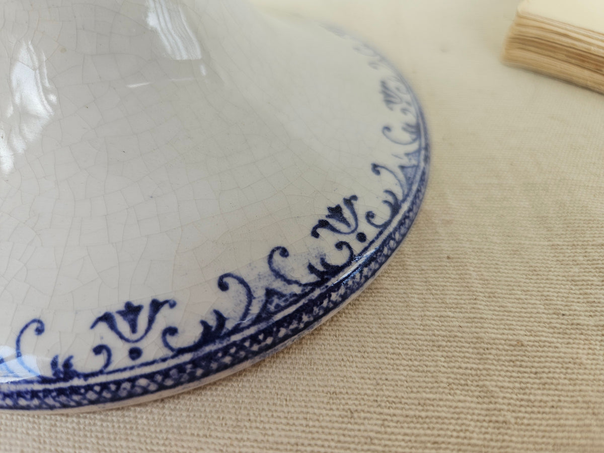 Coupe sur piédouche Creil et Montereau Labrador