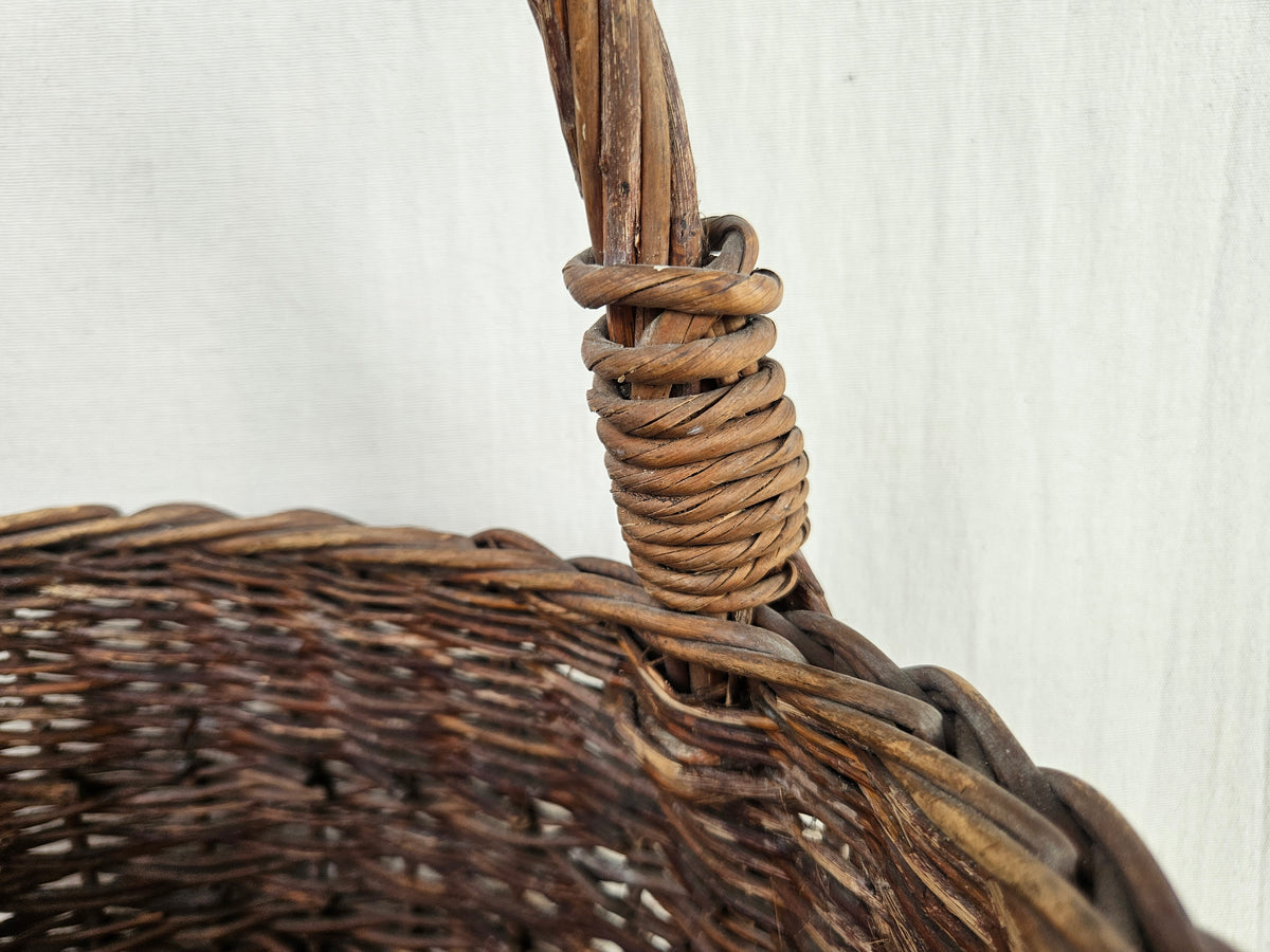 Panier ancien en osier tressé avec anse – Grande corbeille vintage de charme