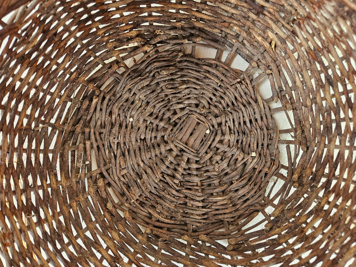 Panier ancien en osier tressé avec anse – Grande corbeille vintage de charme