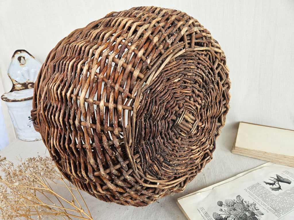 Panier ancien en osier tressé avec anse – Grande corbeille vintage de charme