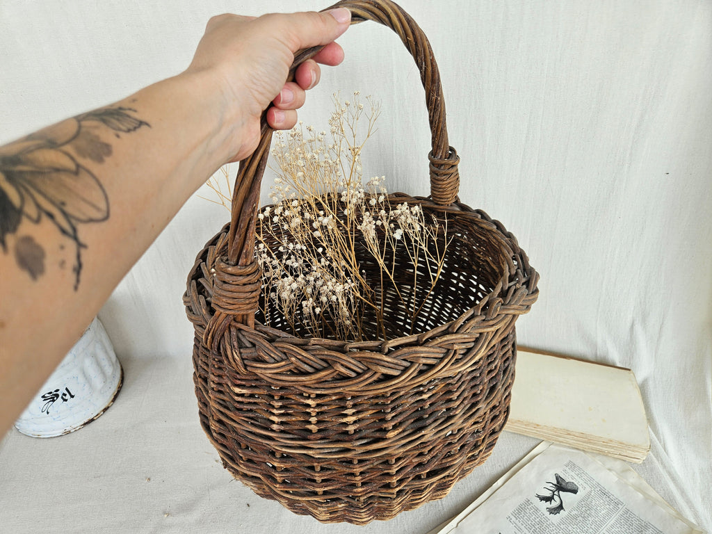Panier ancien en osier tressé avec anse – Grande corbeille vintage de charme