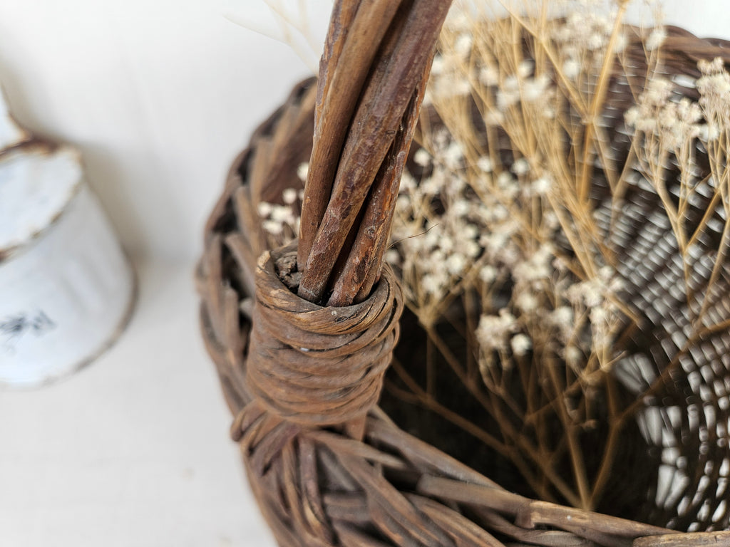 Panier ancien en osier tressé avec anse – Grande corbeille vintage de charme