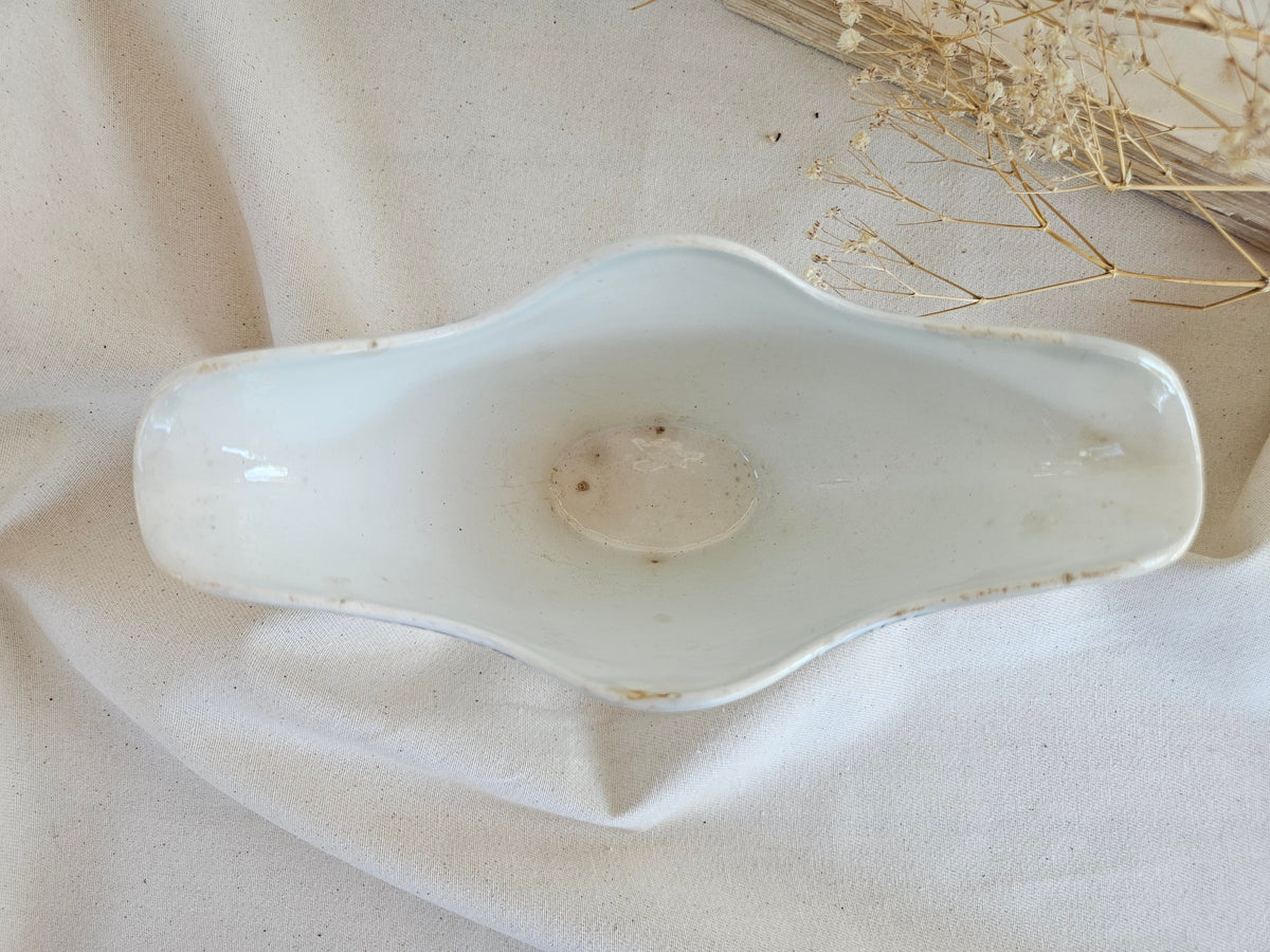 Saucière Saint Amand Céranord, faïence blanche décor vert bouteille