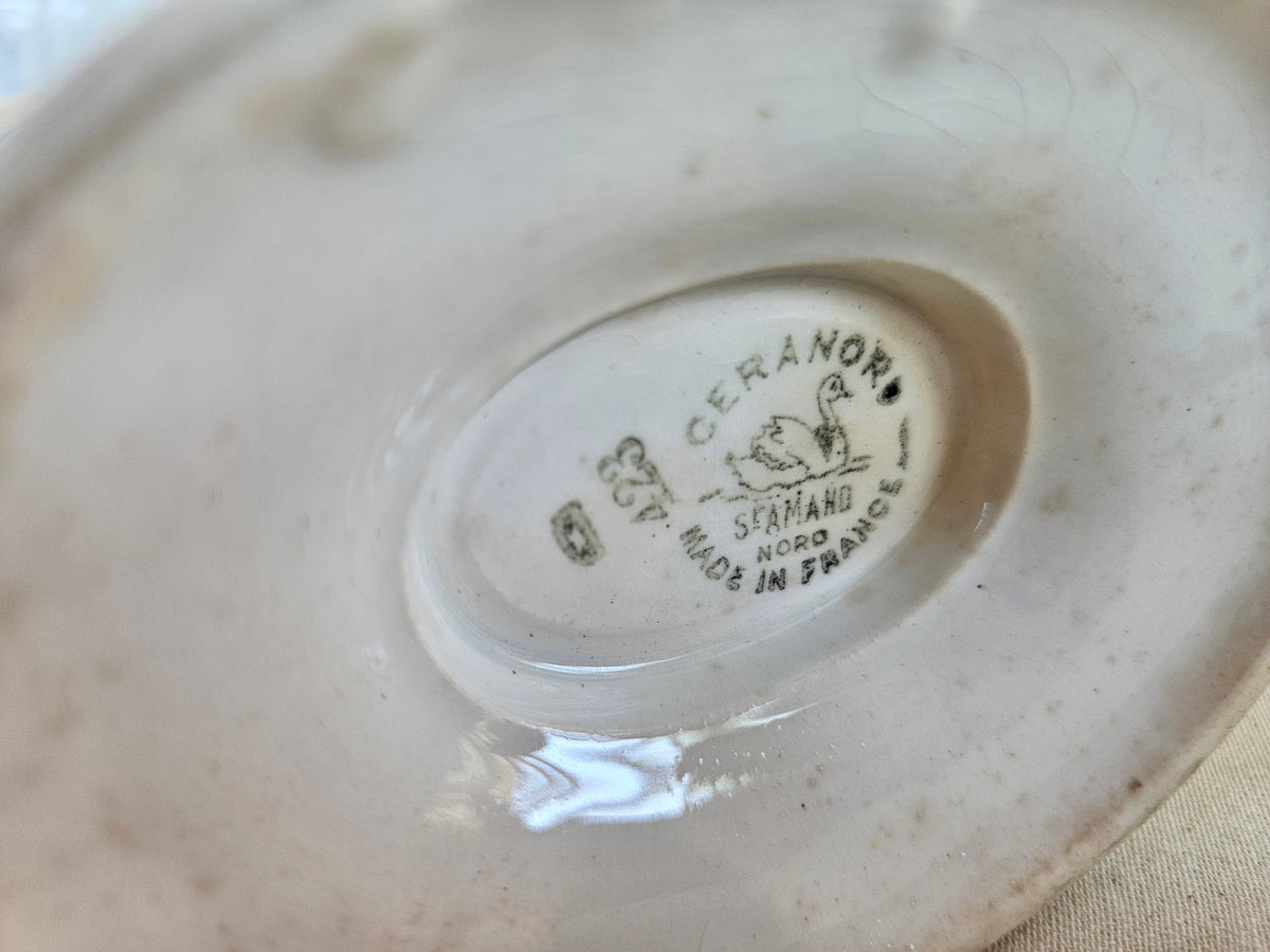 Saucière Saint Amand Céranord, faïence blanche décor vert bouteille