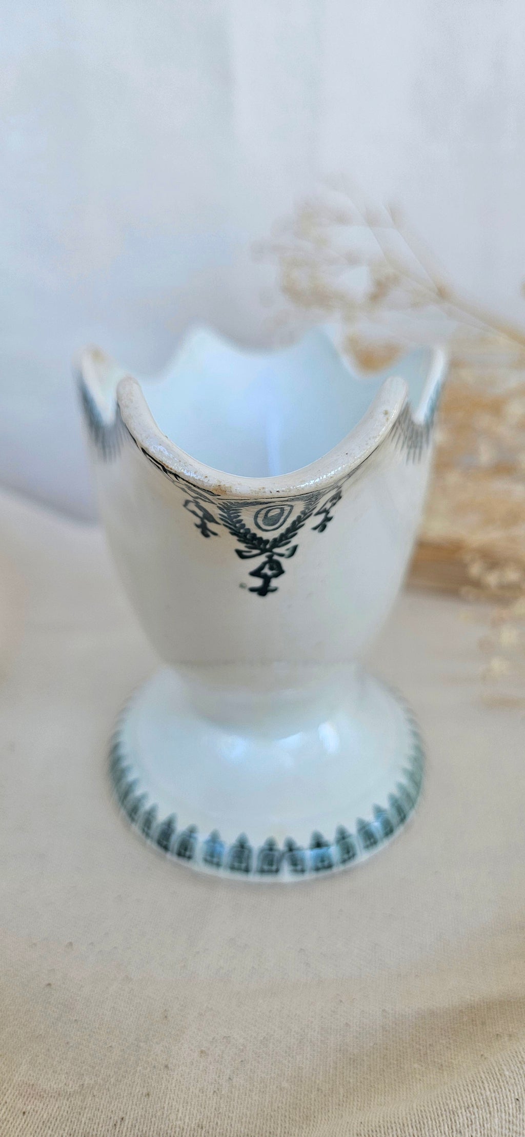 Saucière Saint Amand Céranord, faïence blanche décor vert bouteille