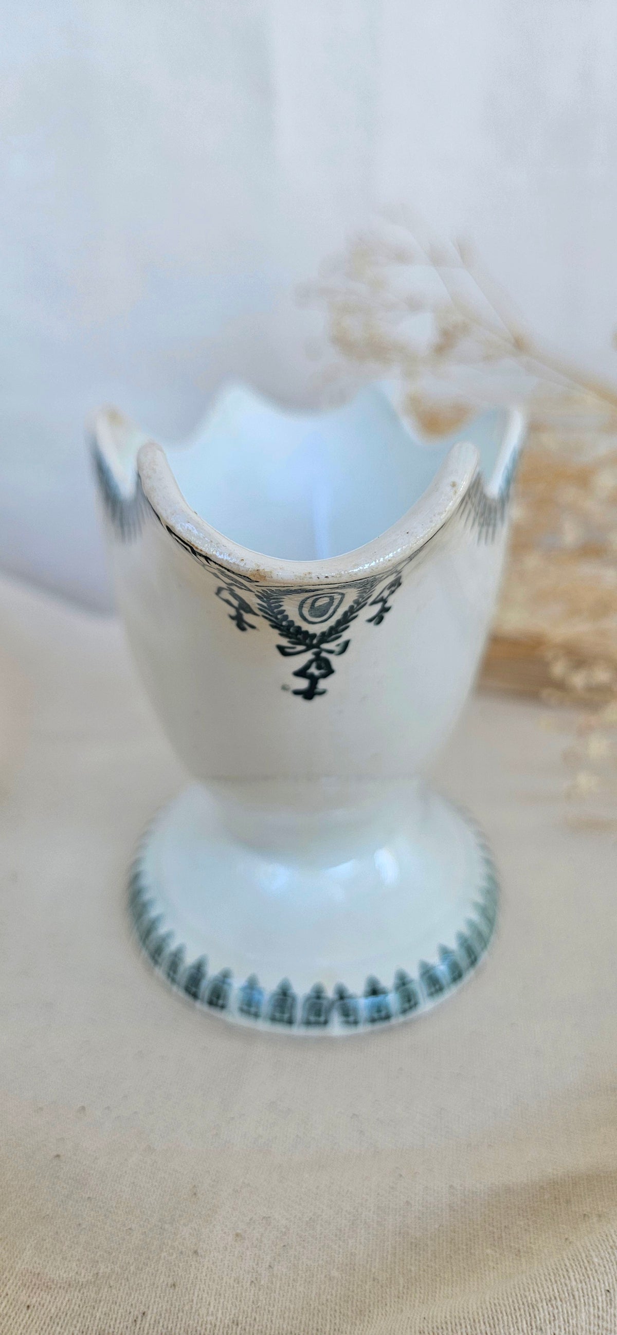 Saucière Saint Amand Céranord, faïence blanche décor vert bouteille