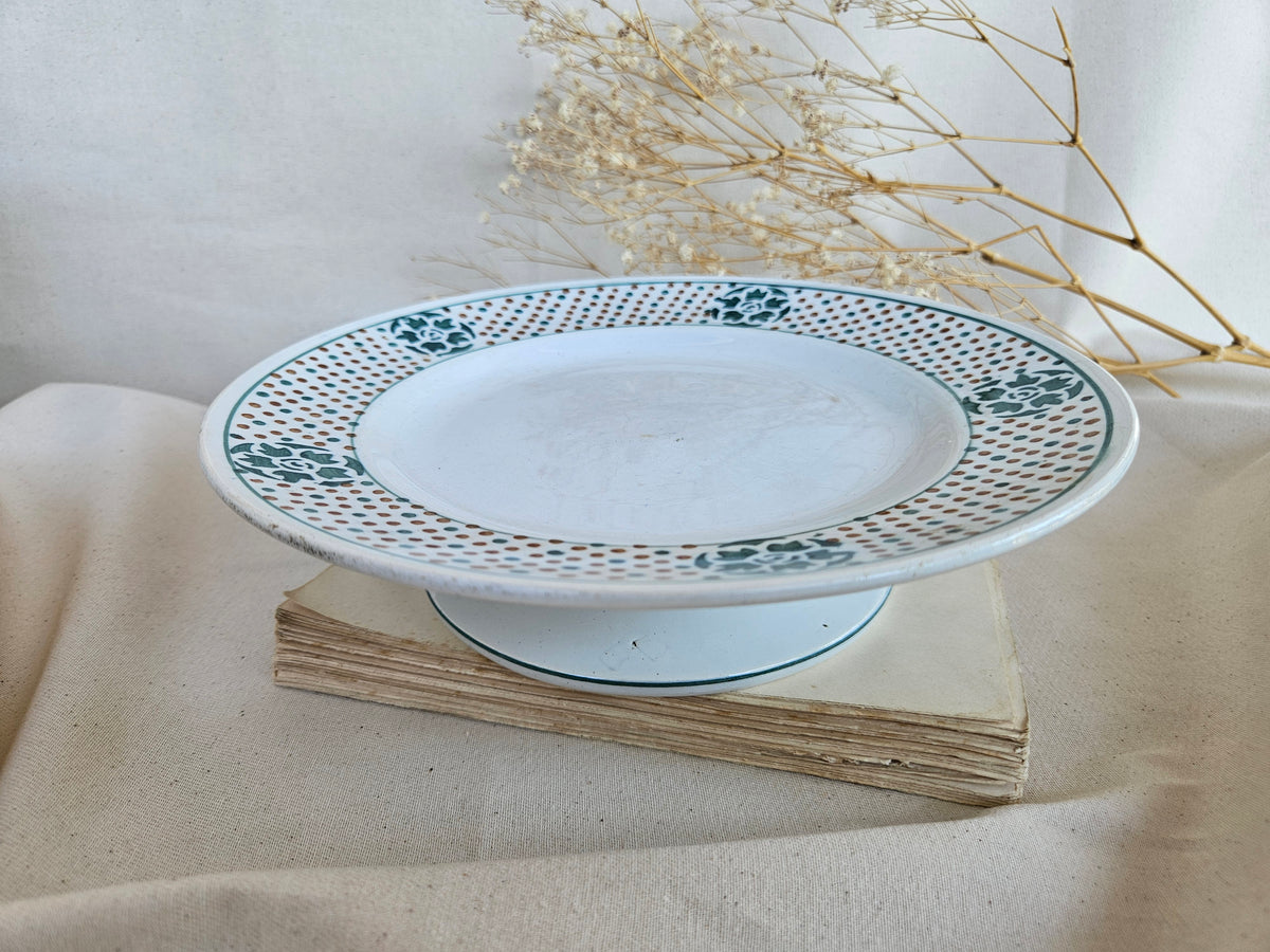 Assiette sur pied Saint-Amand en terre de fer décor floral vert et pois bruns