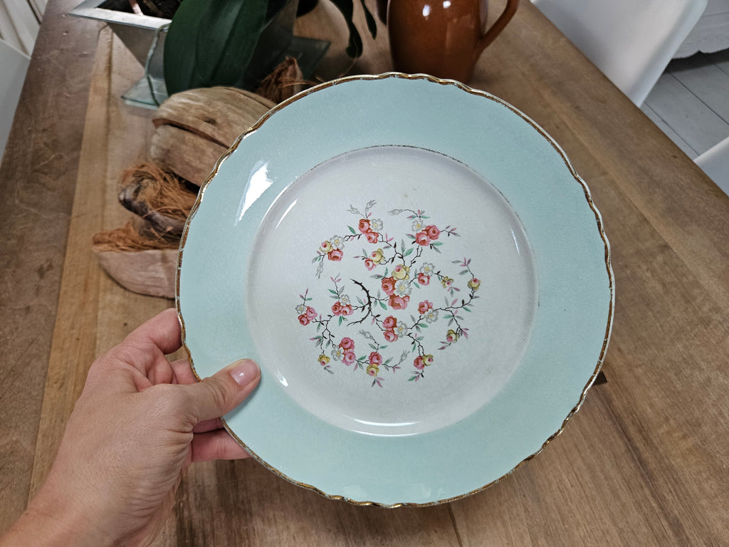 Assiette creuse Moulin des Loups bleu pastel fleurs roses 23 cm