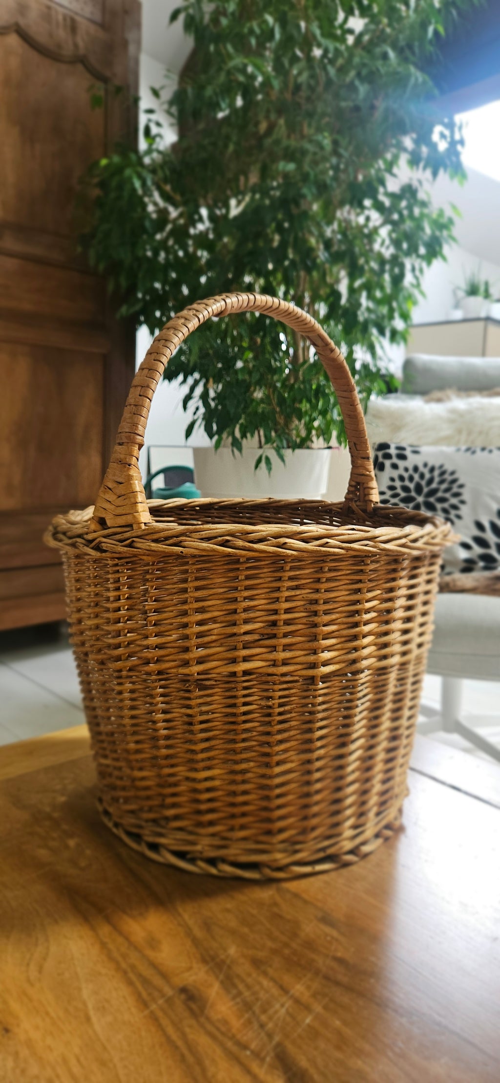 Ancien panier en osier tressé avec anse 40 cm
