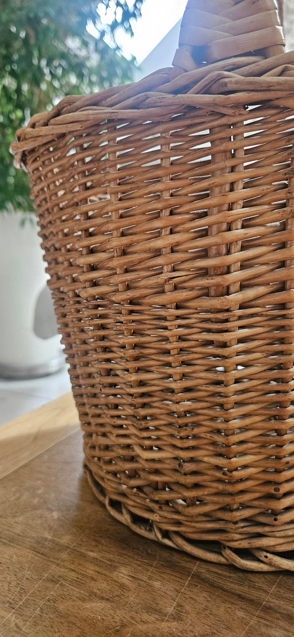 Ancien panier en osier tressé avec anse 40 cm