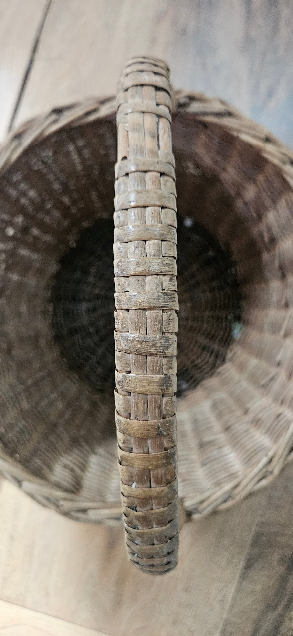 Ancien panier en osier tressé avec anse 40 cm