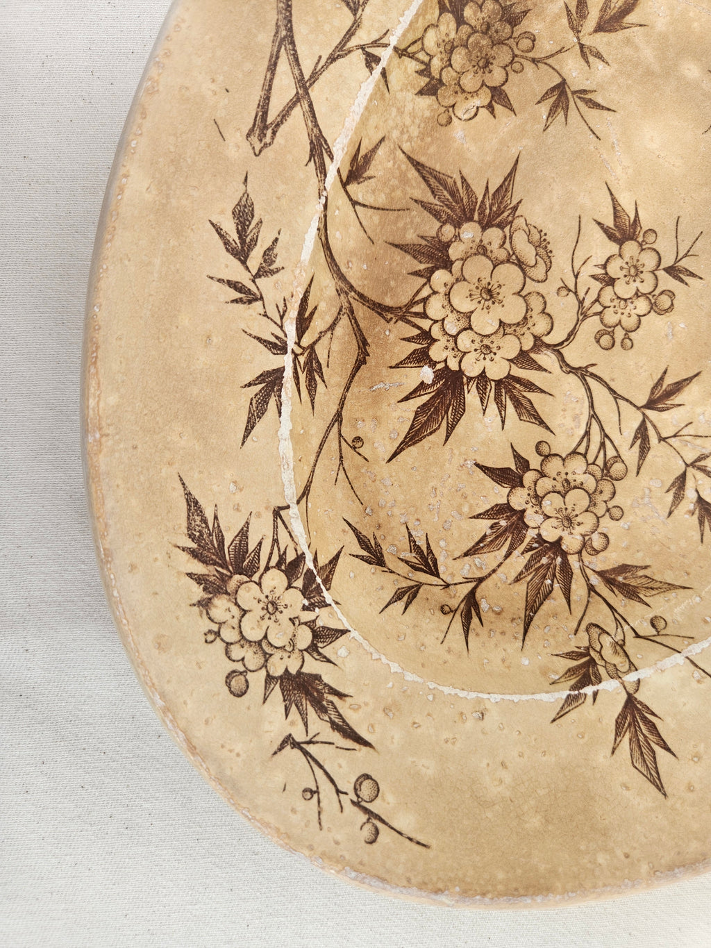Ancien plat en faïence de Grigny