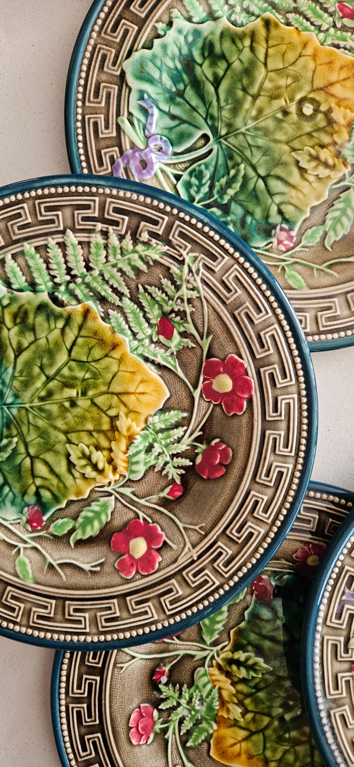 Assiette Barbotine Choisy-le-Roi H.B. & Cie