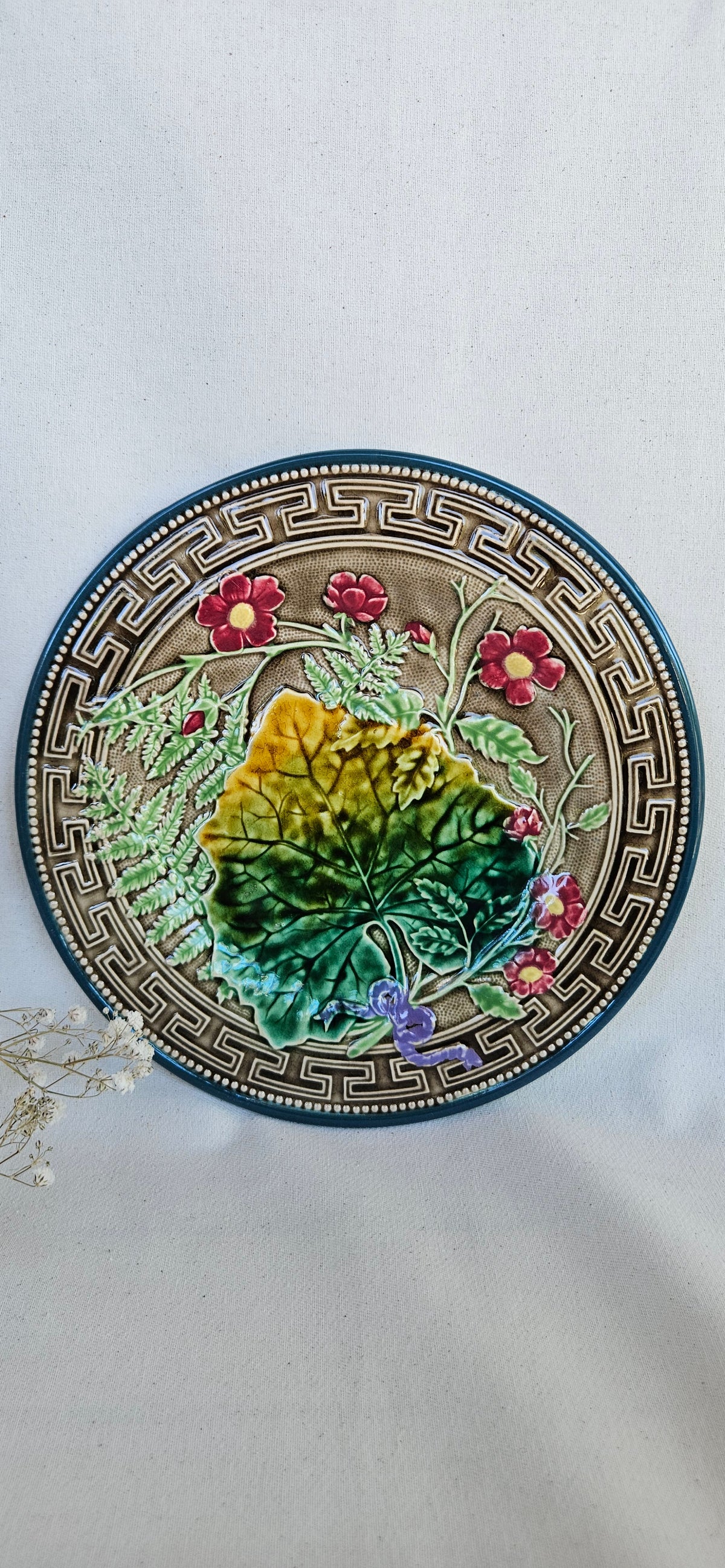 Assiette Barbotine Choisy-le-Roi H.B. & Cie