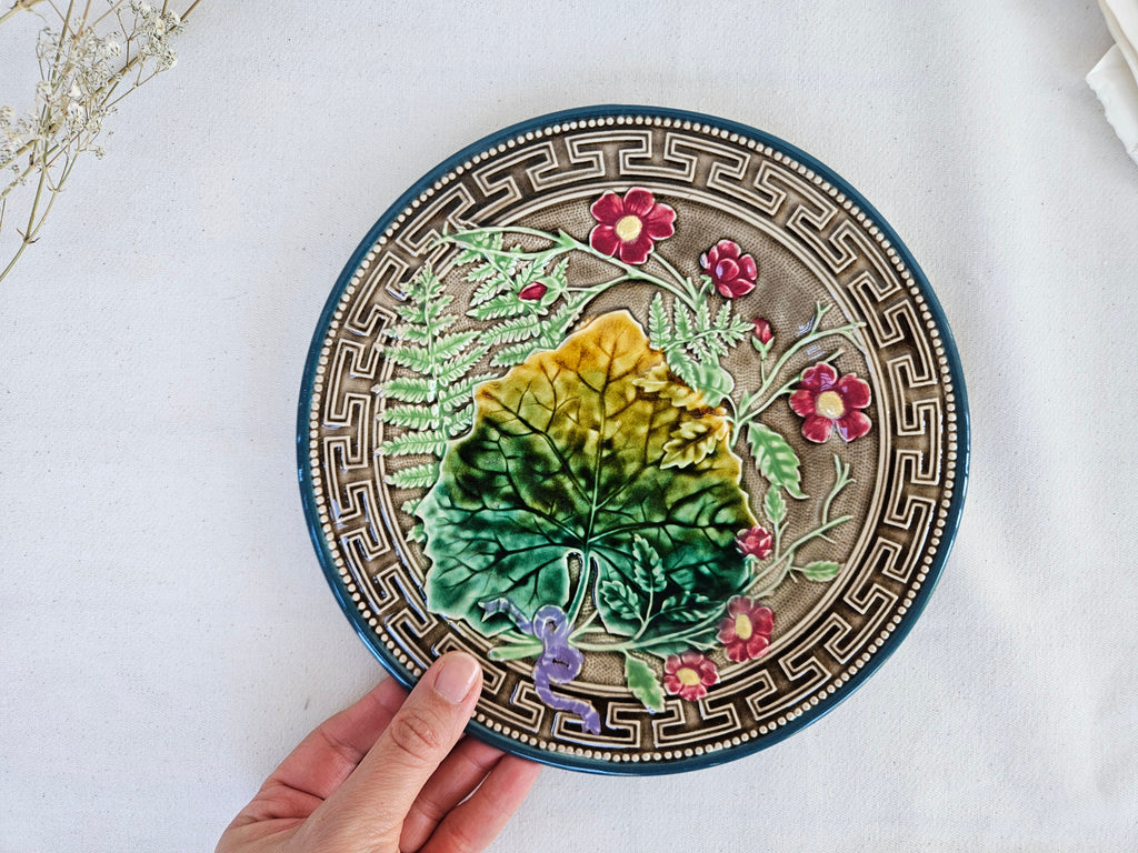 Assiette Barbotine Choisy-le-Roi H.B. & Cie