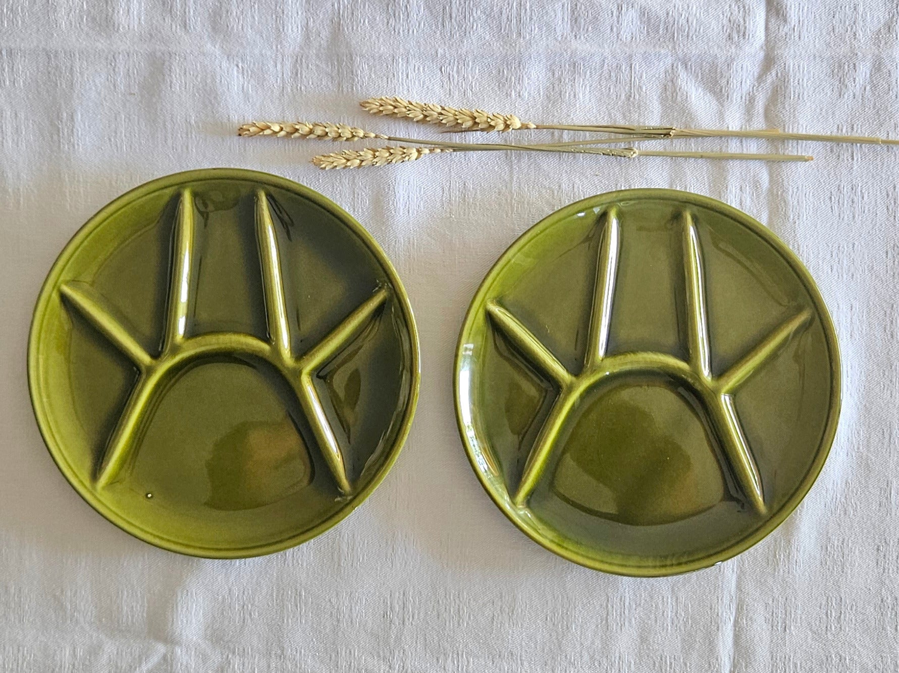 2 assiettes vintage compartimentées années 70