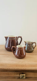 Lot de 3 mini pichets vintage en céramique émaillée brun chocolat, années 1970
