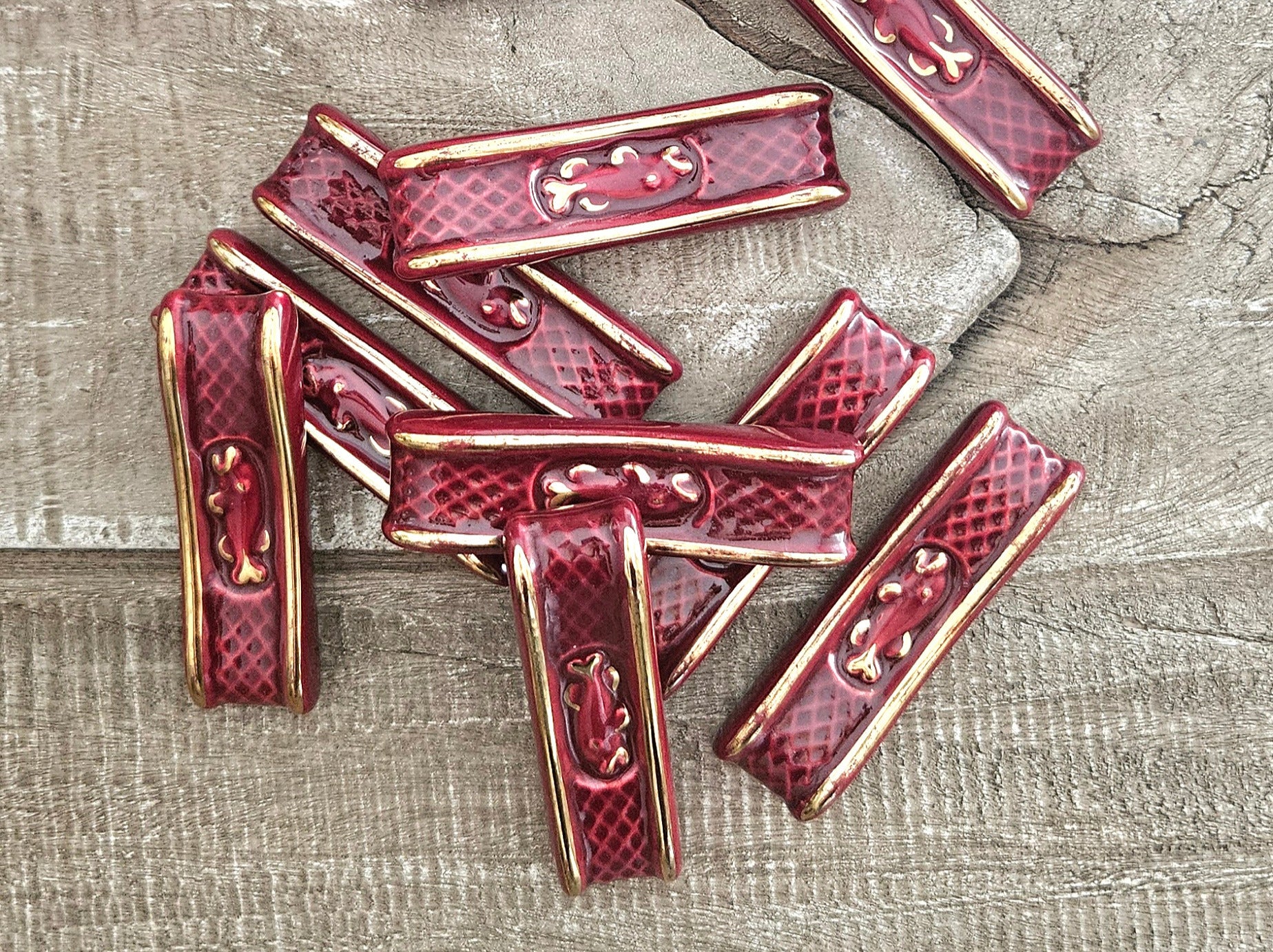 Lot de 10 porte-couteaux vintage en céramique rouge rubis et doré